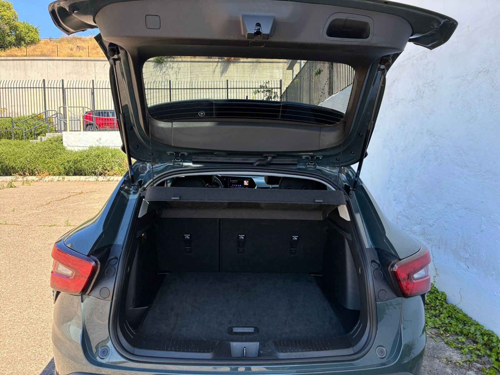 Used 2025 Chevrolet Trax LT image 30