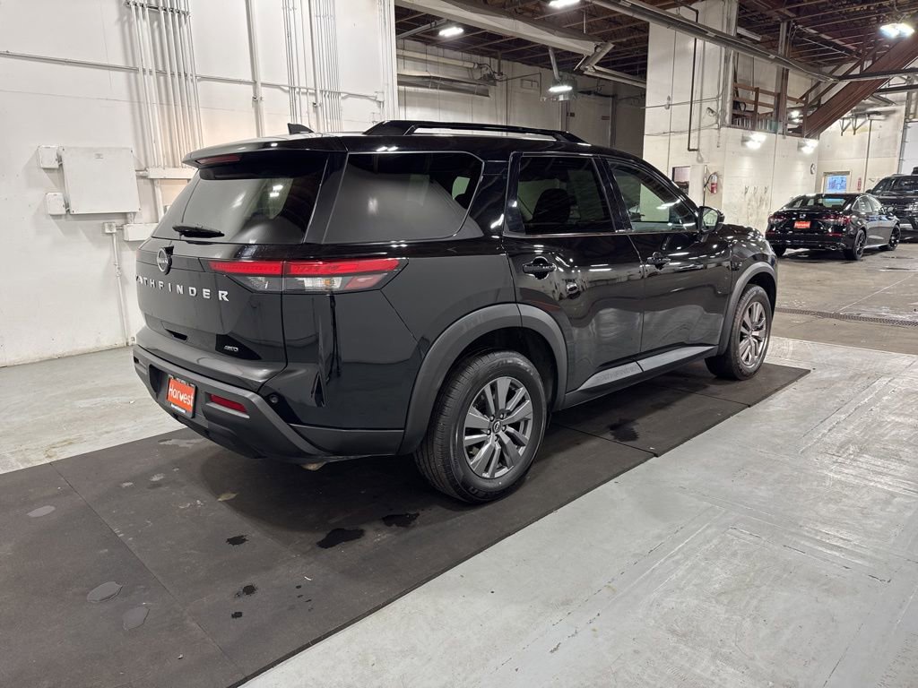 Used 2025 Nissan Pathfinder SV image 7