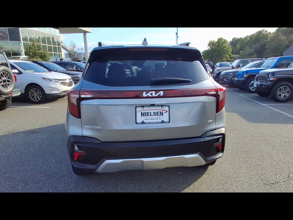 Used 2025 Kia Seltos EX AWD/4WD image 7