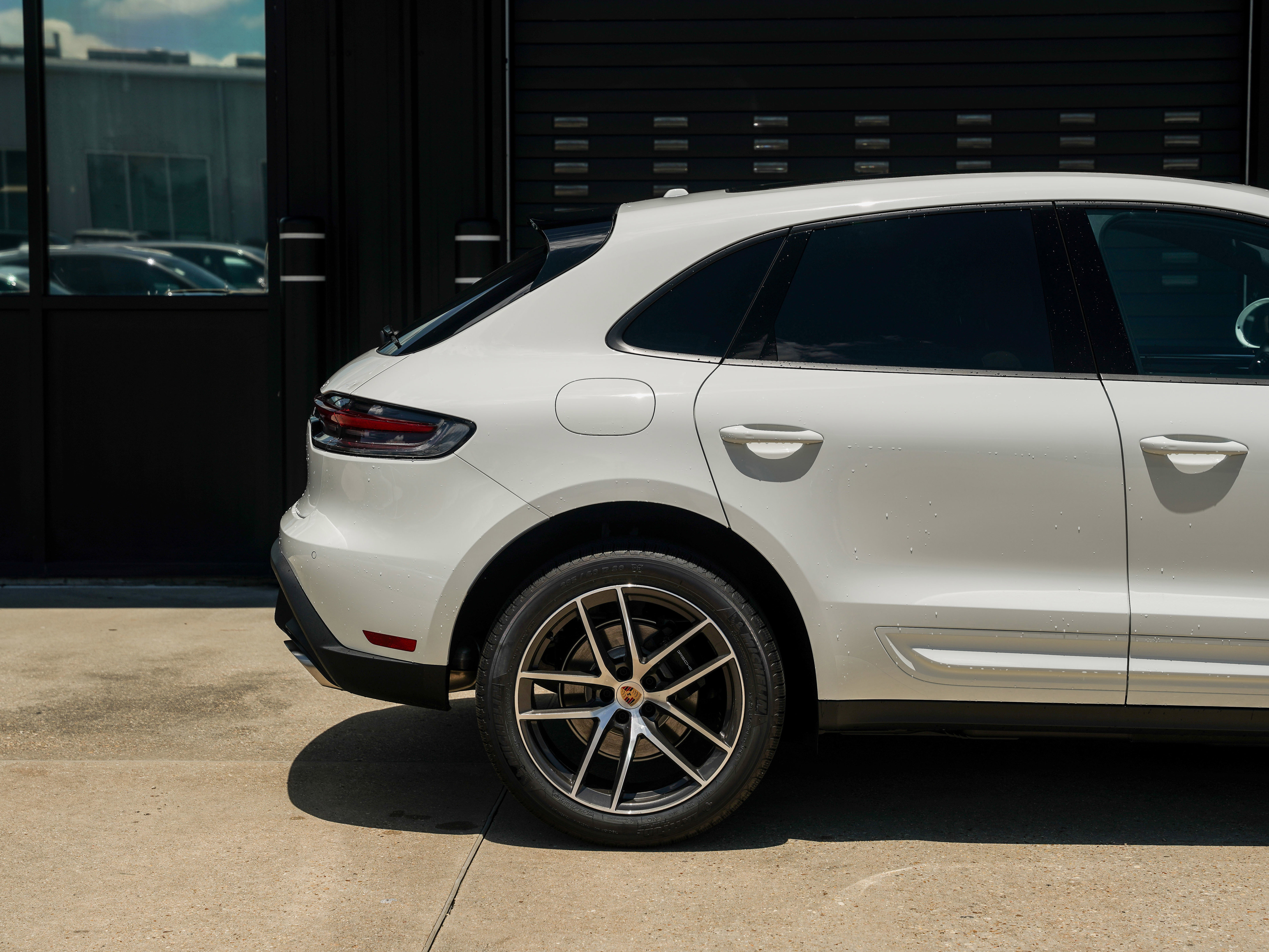 Certified 2025 Porsche Macan image 14