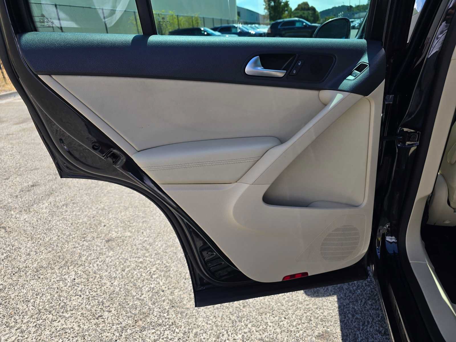 Used 2014 Volkswagen Tiguan SE FWD image 15
