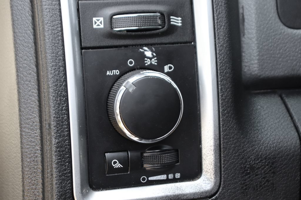 Used 2018 RAM 2500 SLT AWD/4WD image 19