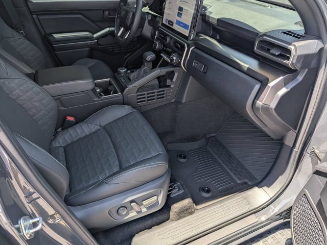 Used 2025 Toyota 4Runner TRD Off-Road Premium AWD/4WD image 12