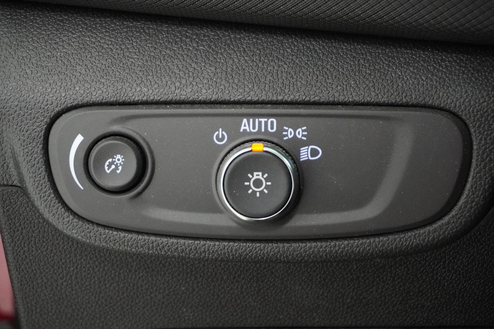 Used 2025 Chevrolet TrailBlazer LT w/ Convenience Package FWD image 19