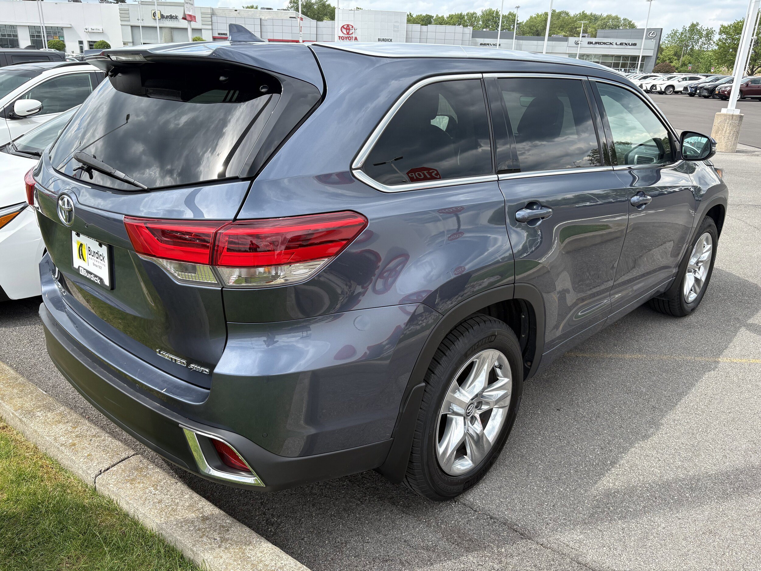 Used 2019 Toyota Highlander Limited AWD/4WD image 5