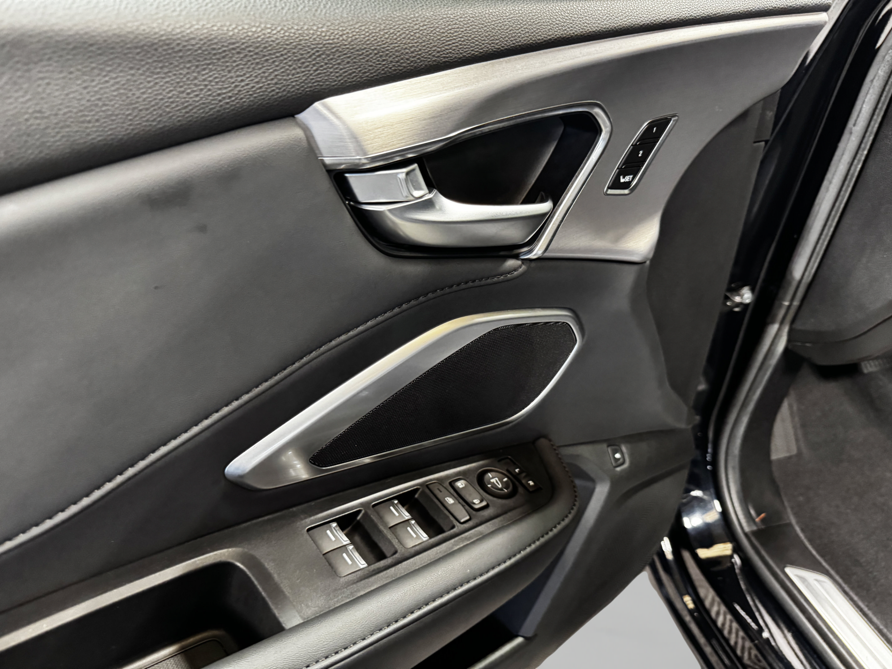 Used 2024 Acura RDX SH-AWD image 36