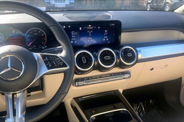 Used 2026 Mercedes-Benz GLB 250 4MATIC image 5