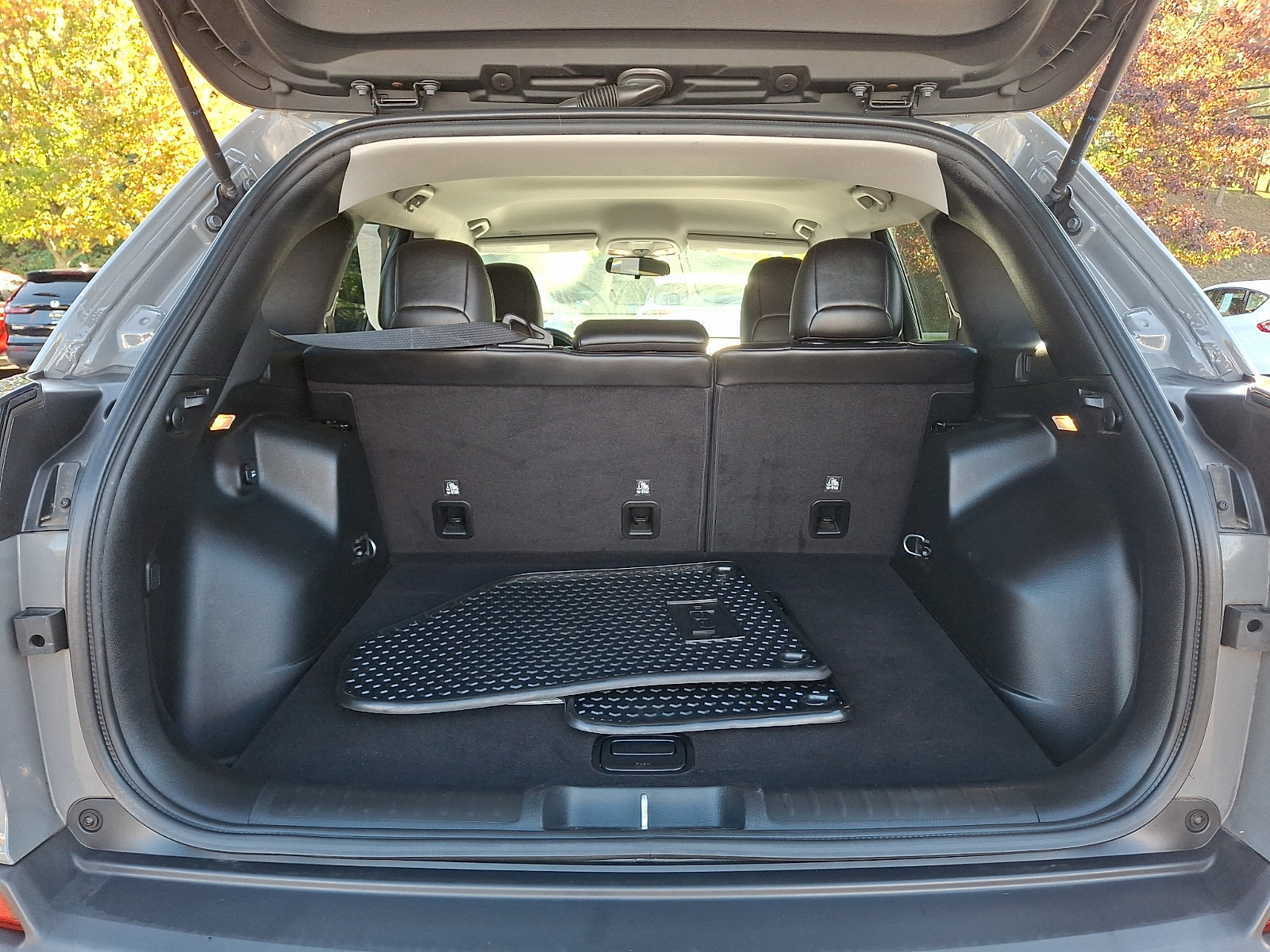 Used 2019 Jeep Cherokee Latitude Plus w/ Cold Weather Group AWD/4WD image 30