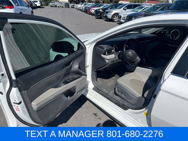 Used 2019 Toyota Camry SE FWD image 13