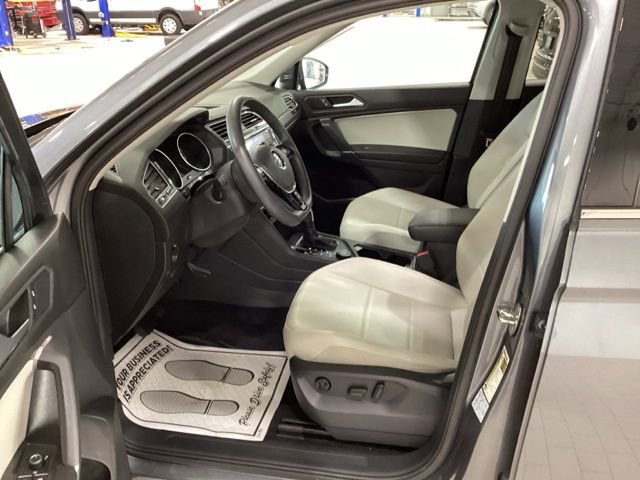 Used 2020 Volkswagen Tiguan SE w/ Panoramic Sunroof Package AWD/4WD image 10