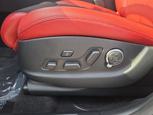 Used 2024 Genesis GV70 2.5T w/ Sport Prestige Package AWD/4WD image 11