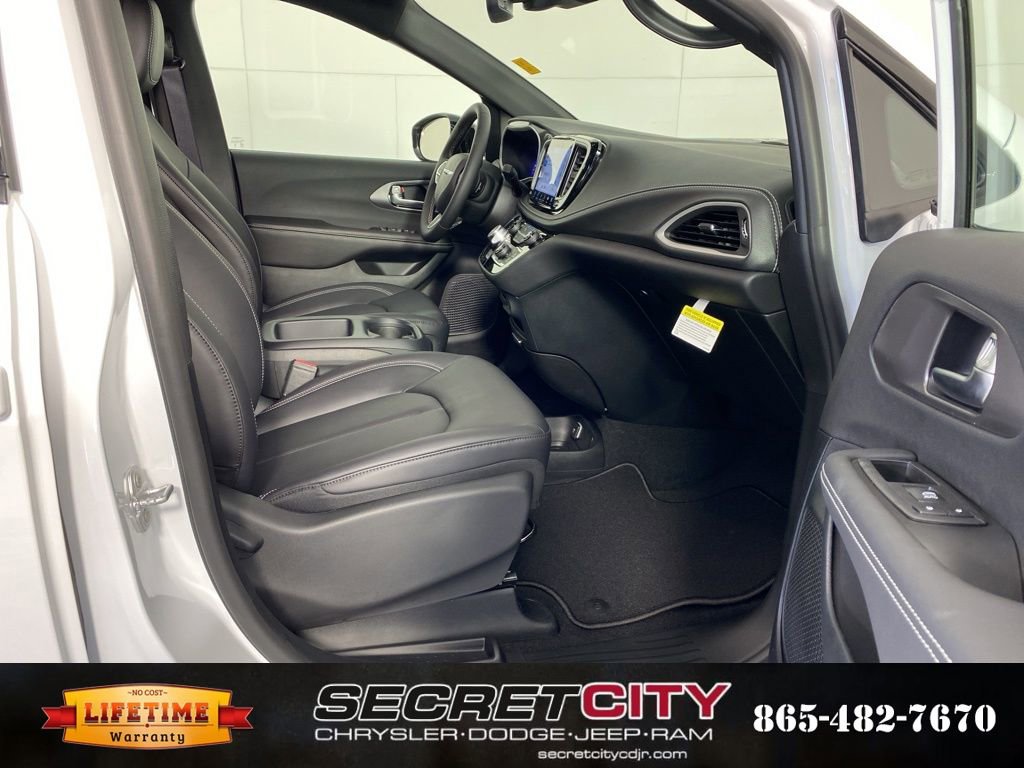 New 2026 Chrysler Pacifica Select image 35