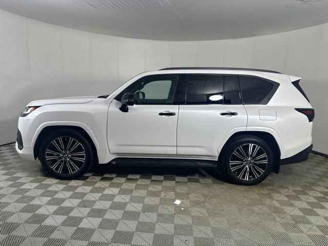 Used 2025 Lexus LX 700h Luxury w/ Appearance Package AWD/4WD image 4