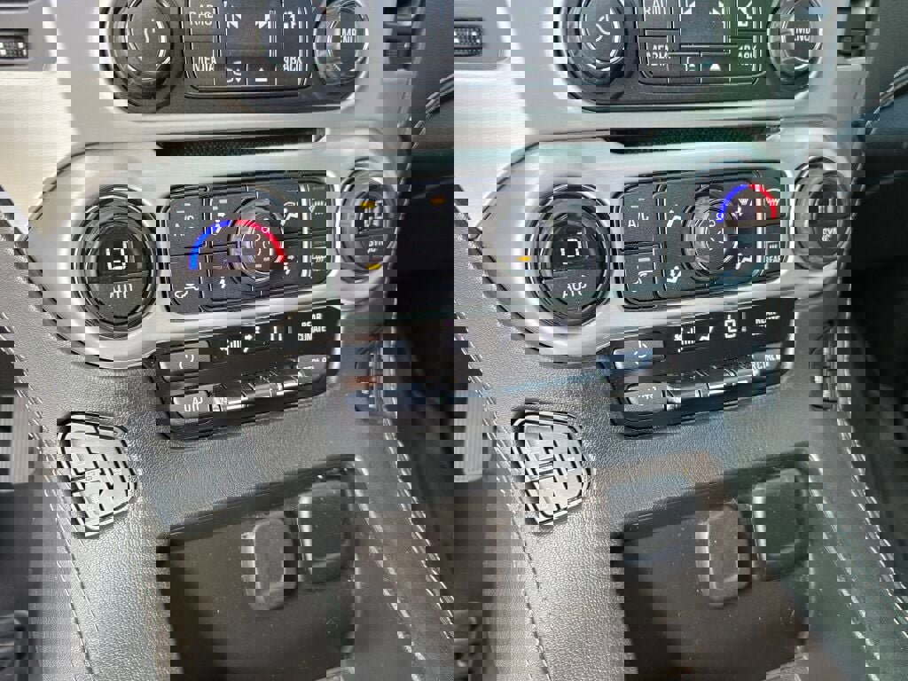 Used 2019 GMC Yukon XL SLT image 34