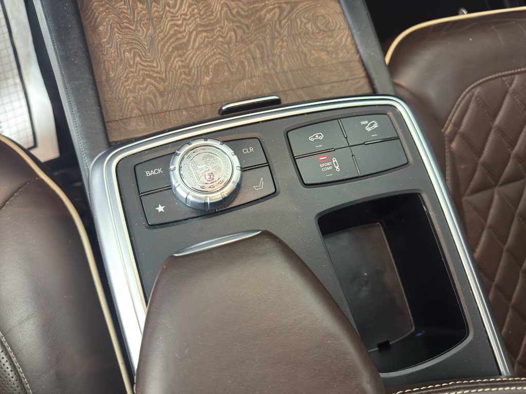 Used 2015 Mercedes-Benz GL 550 4MATIC image 26