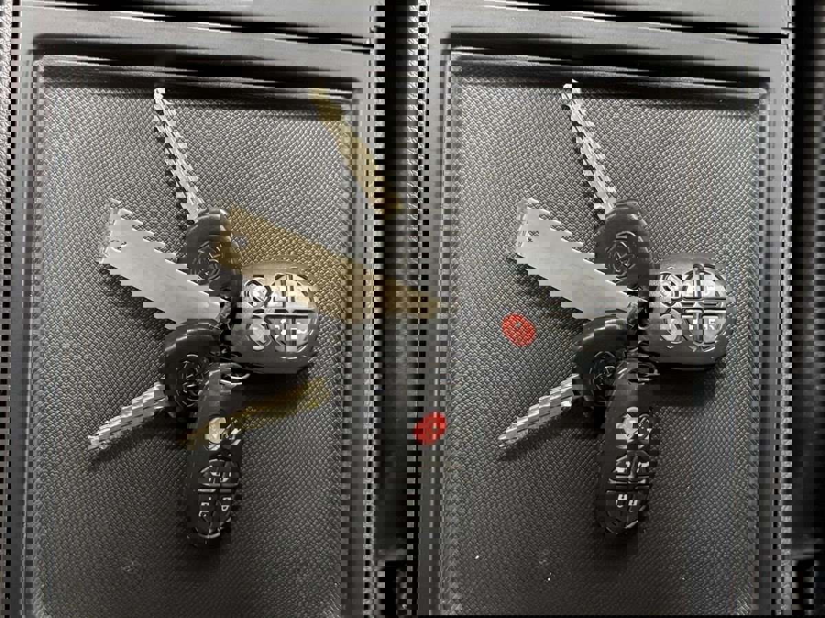 Used 2020 Toyota Sienna SE image 30