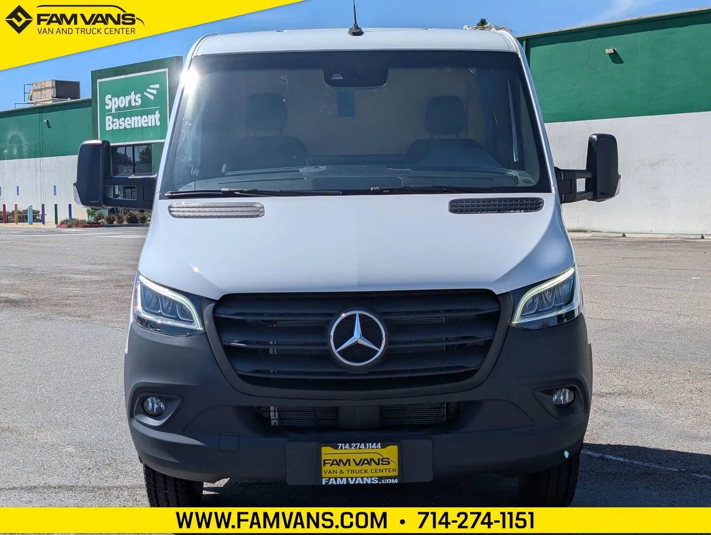 Used 2024 Mercedes-Benz Sprinter 4500 image 2