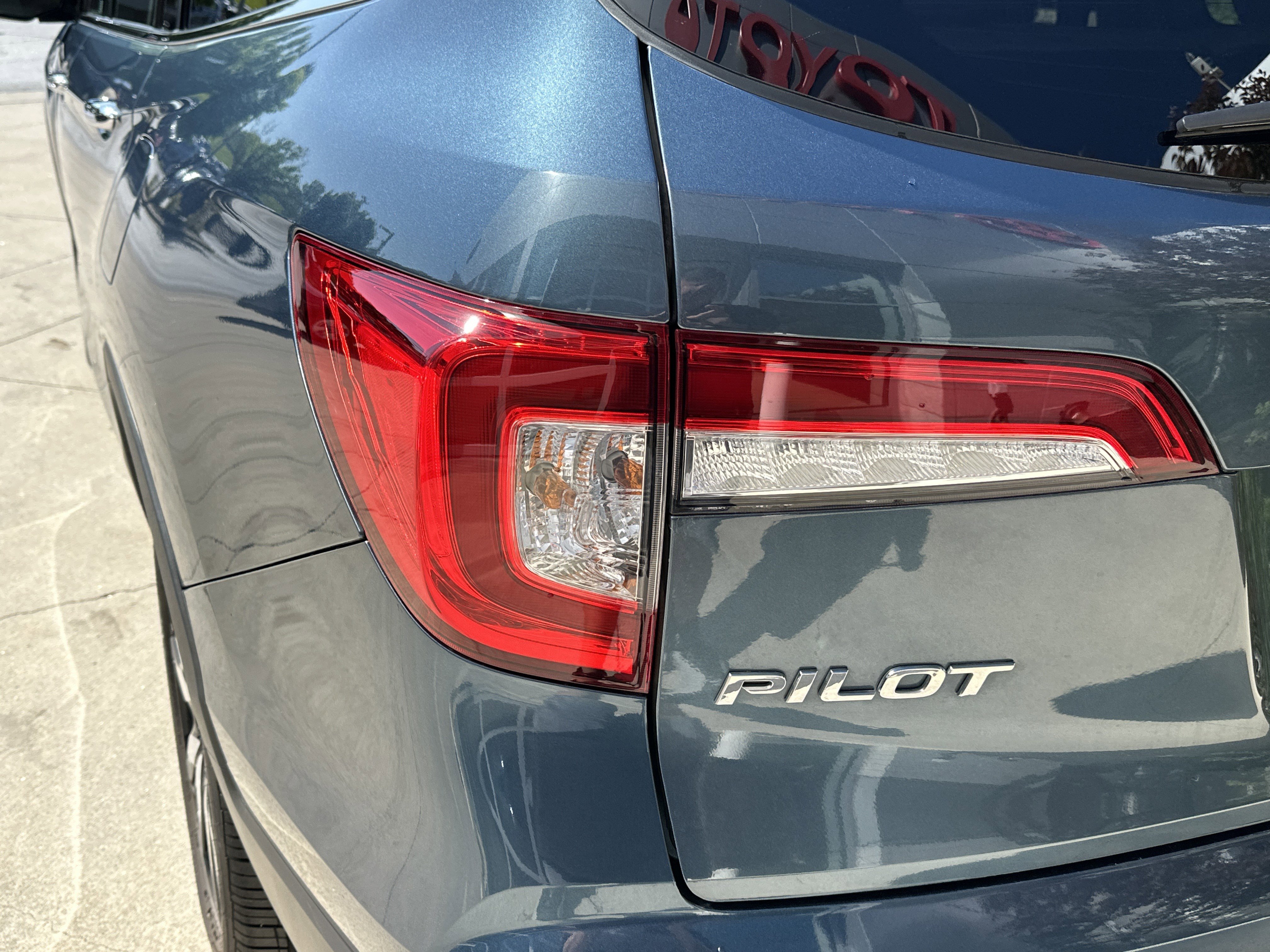 Used 2021 Honda Pilot Touring image 12