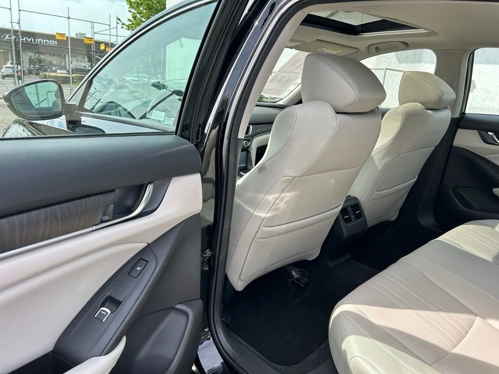 Used 2018 Honda Accord Touring image 11