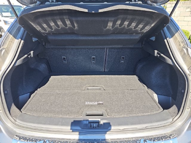 Used 2020 Nissan Rogue Sport SV w/ Technology Package FWD image 12