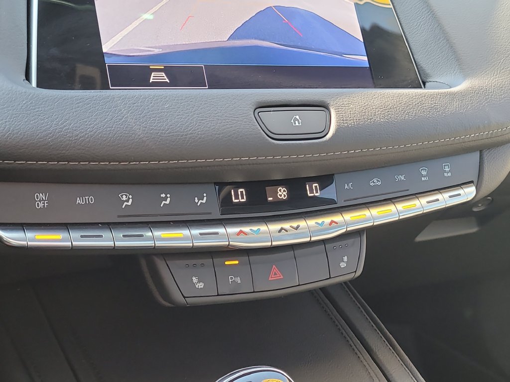 Used 2023 Cadillac XT4 Luxury w/ Cold Weather Package AWD/4WD image 25