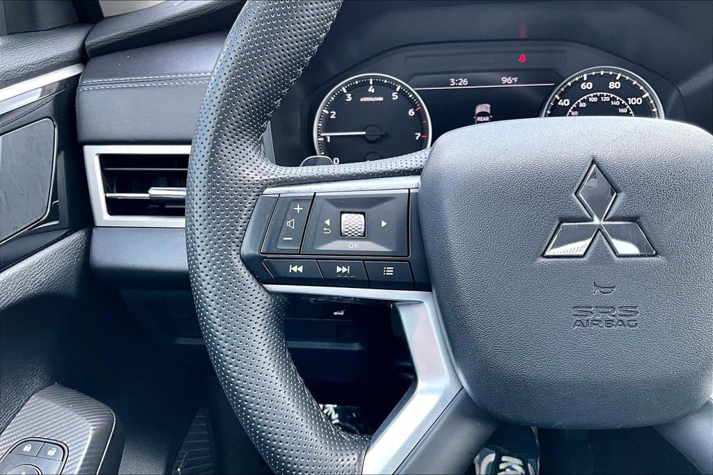 Used 2025 Mitsubishi Outlander SE FWD image 11