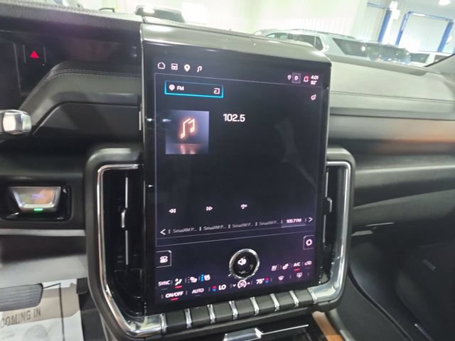Used 2025 GMC Yukon XL Denali AWD/4WD image 13