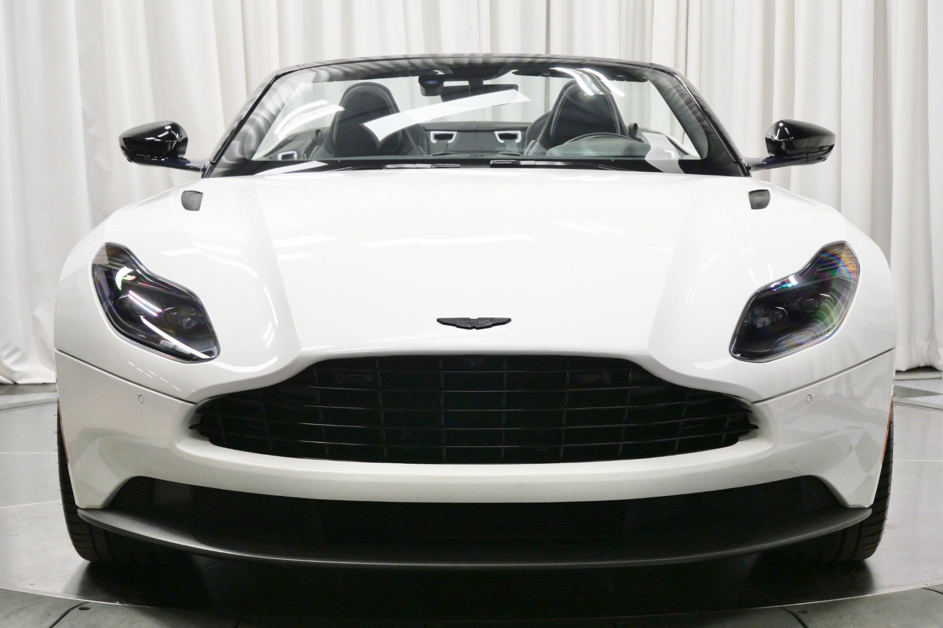 Used 2019 Aston Martin DB11 Volante image 4