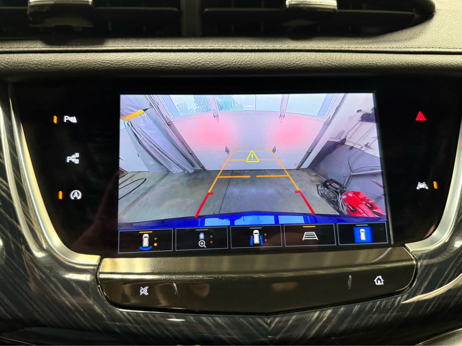 Used 2024 Cadillac XT6 Premium Luxury w/ Technology Package AWD/4WD image 18