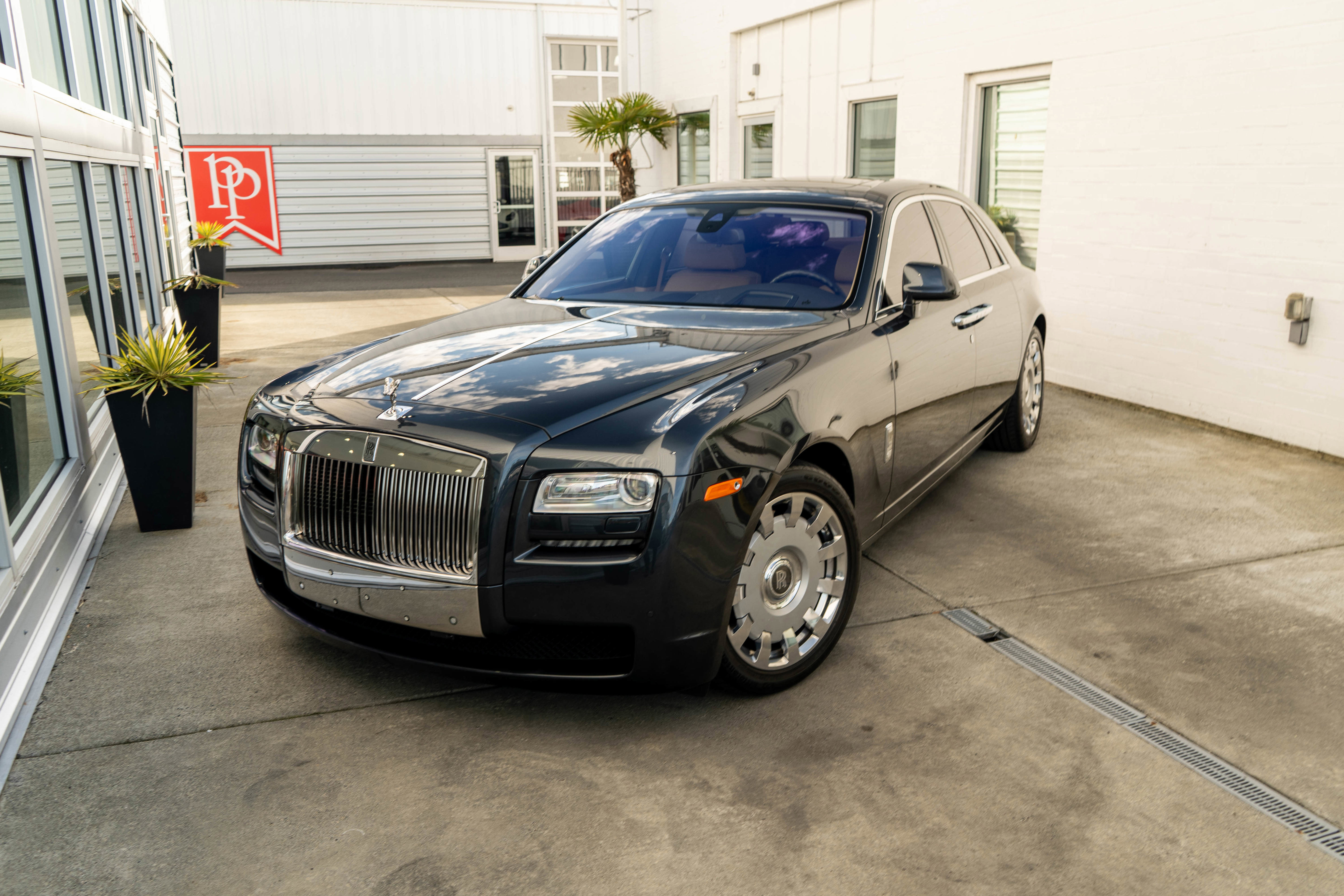 Used 2014 Rolls-Royce Ghost image 3
