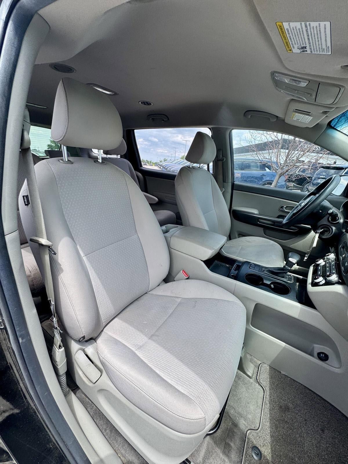Used 2017 Kia Sedona L FWD image 18