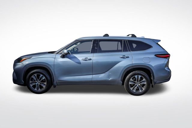 Used 2022 Toyota Highlander XLE AWD/4WD image 11