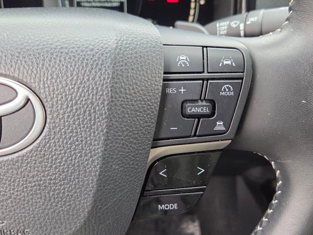 Used 2025 Toyota Camry SE image 22