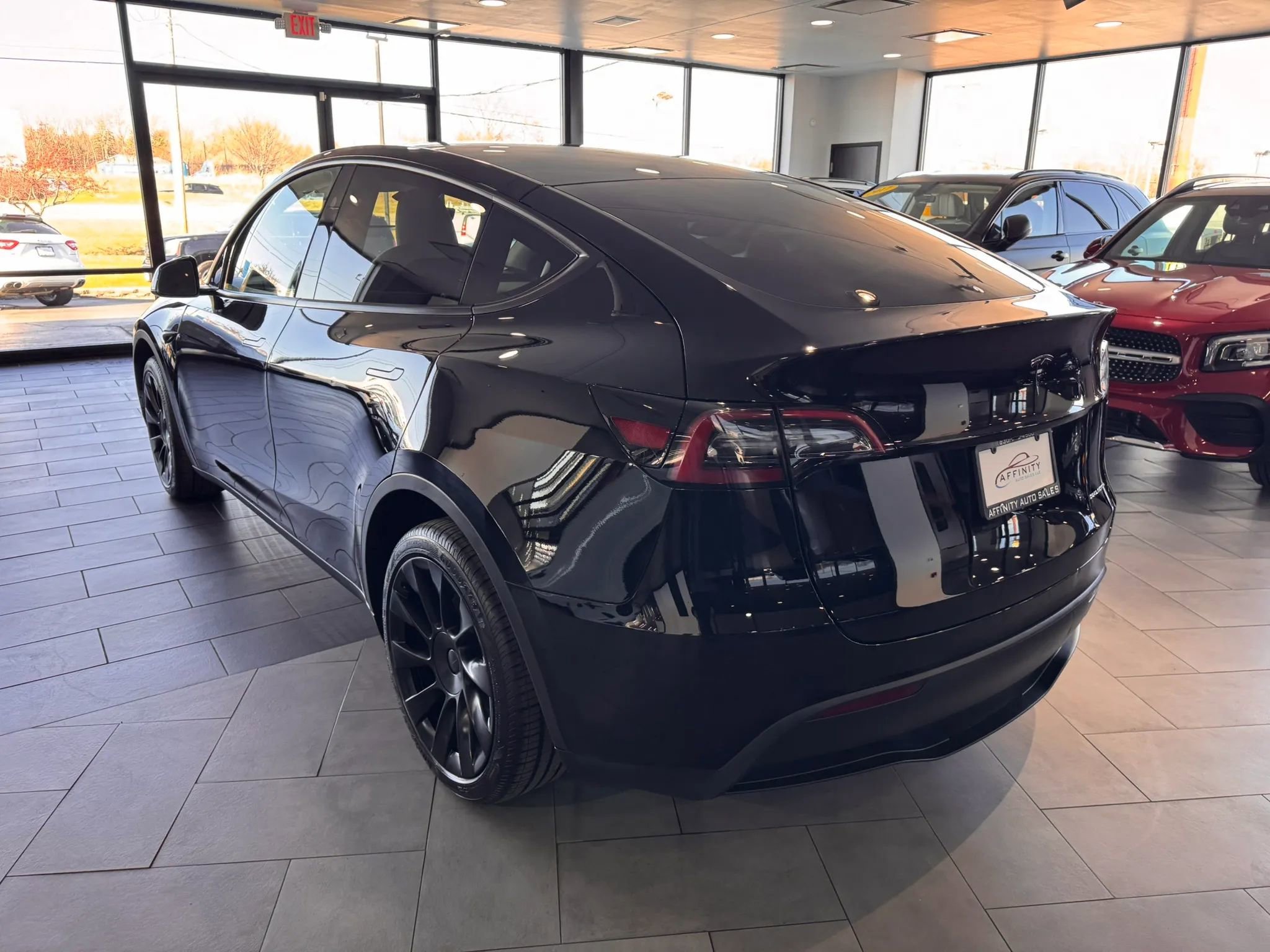 Used 2023 Tesla Model Y Long Range AWD/4WD image 3
