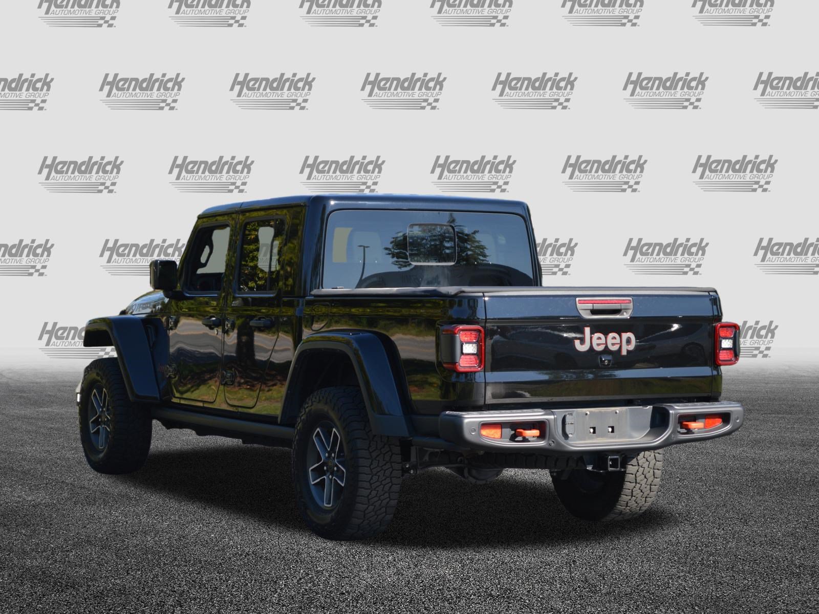 Used 2024 Jeep Gladiator Mojave AWD/4WD image 9