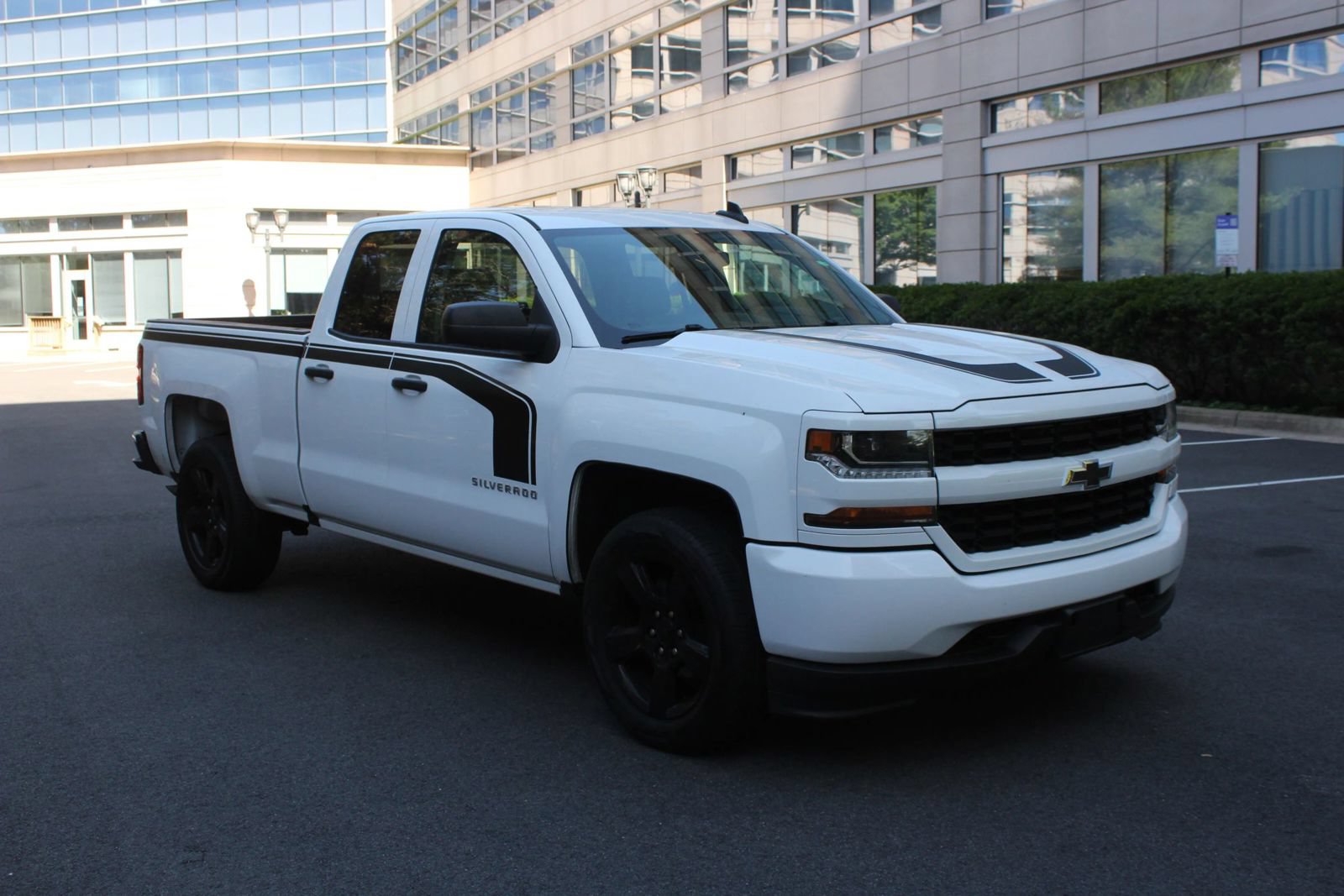 Used 2018 Chevrolet Silverado 1500 Custom RWD image 1