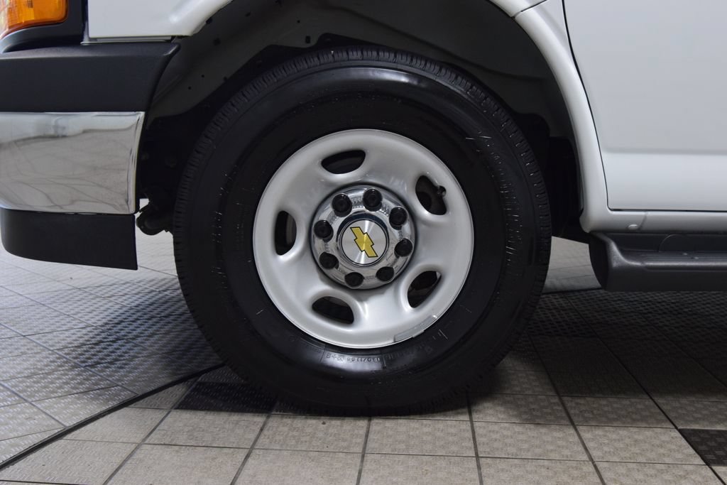 Used 2025 Chevrolet Express 3500 LT w/ LT Preferred Equipment Group RWD image 18