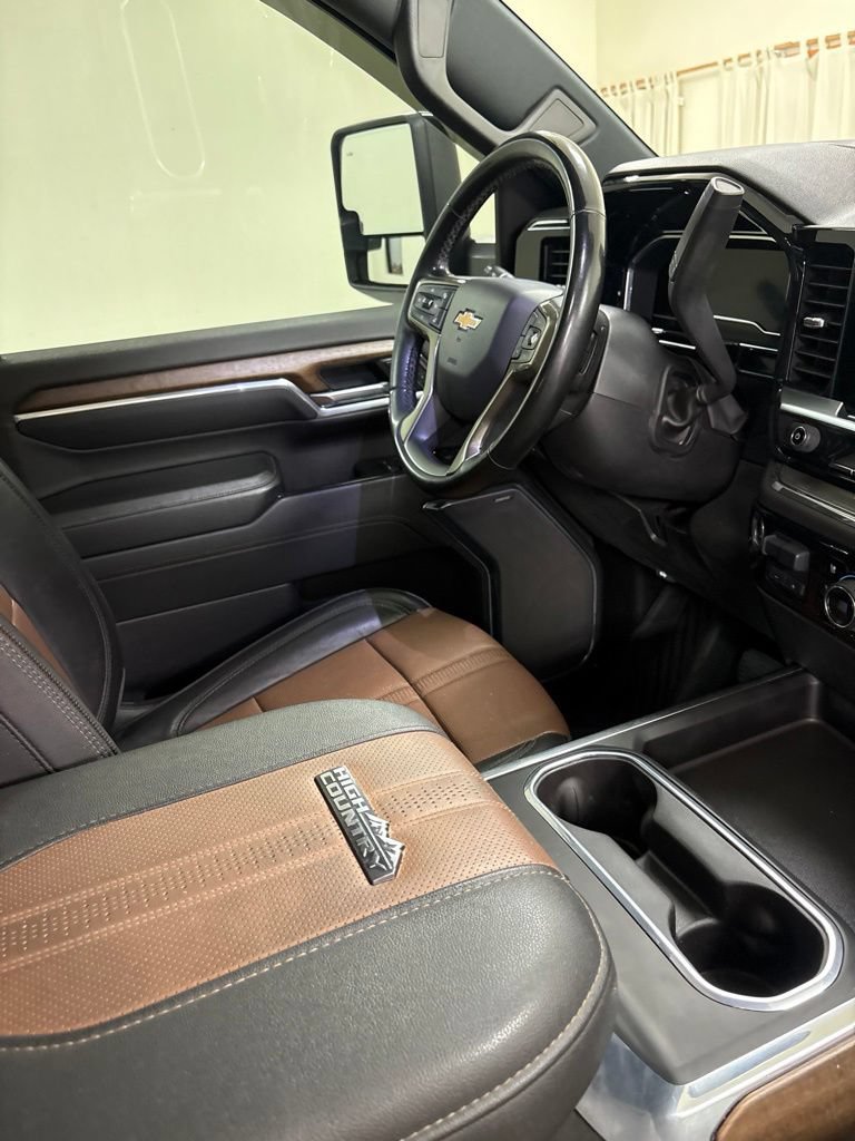 Used 2024 Chevrolet Silverado 2500 High Country w/ High Country Premium Package AWD/4WD image 24