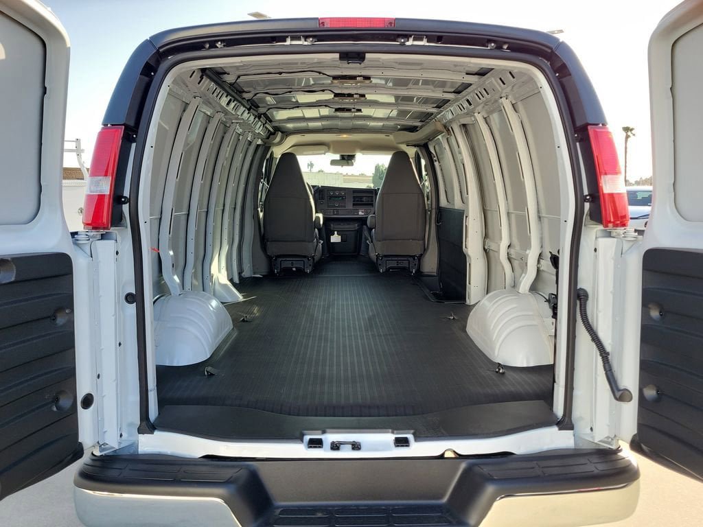 New 2026 Chevrolet Express 3500 Extended RWD image 15