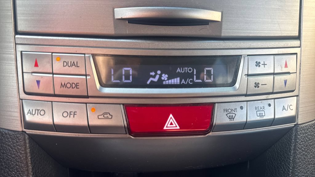 Used 2014 Subaru Outback 2.5i Limited AWD/4WD image 30