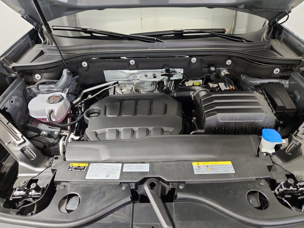 Certified 2025 Volkswagen Atlas Cross Sport SEL image 41