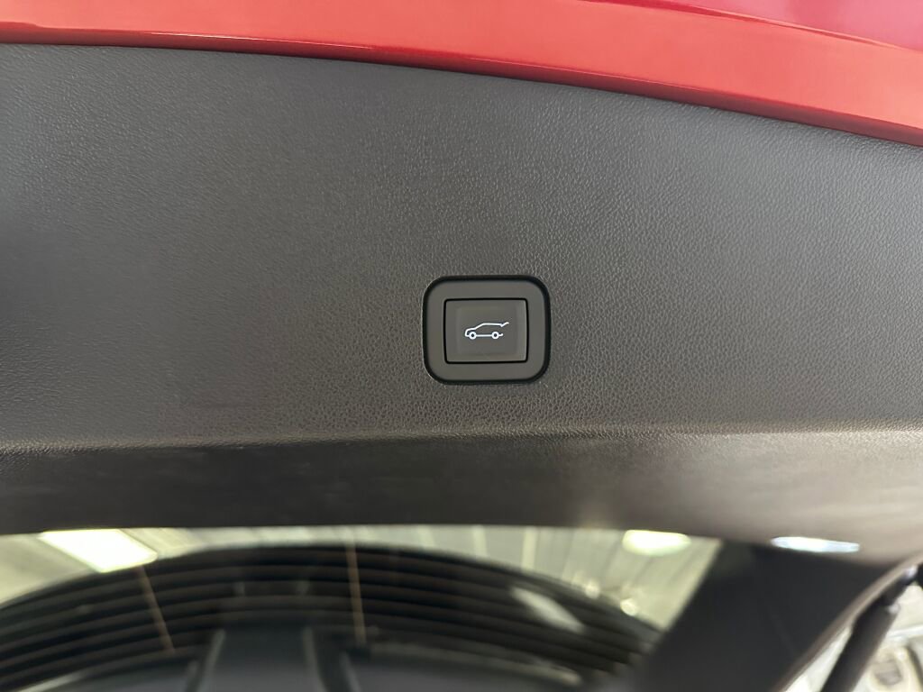 Certified 2025 Cadillac XT6 Sport w/ Technology Package image 32