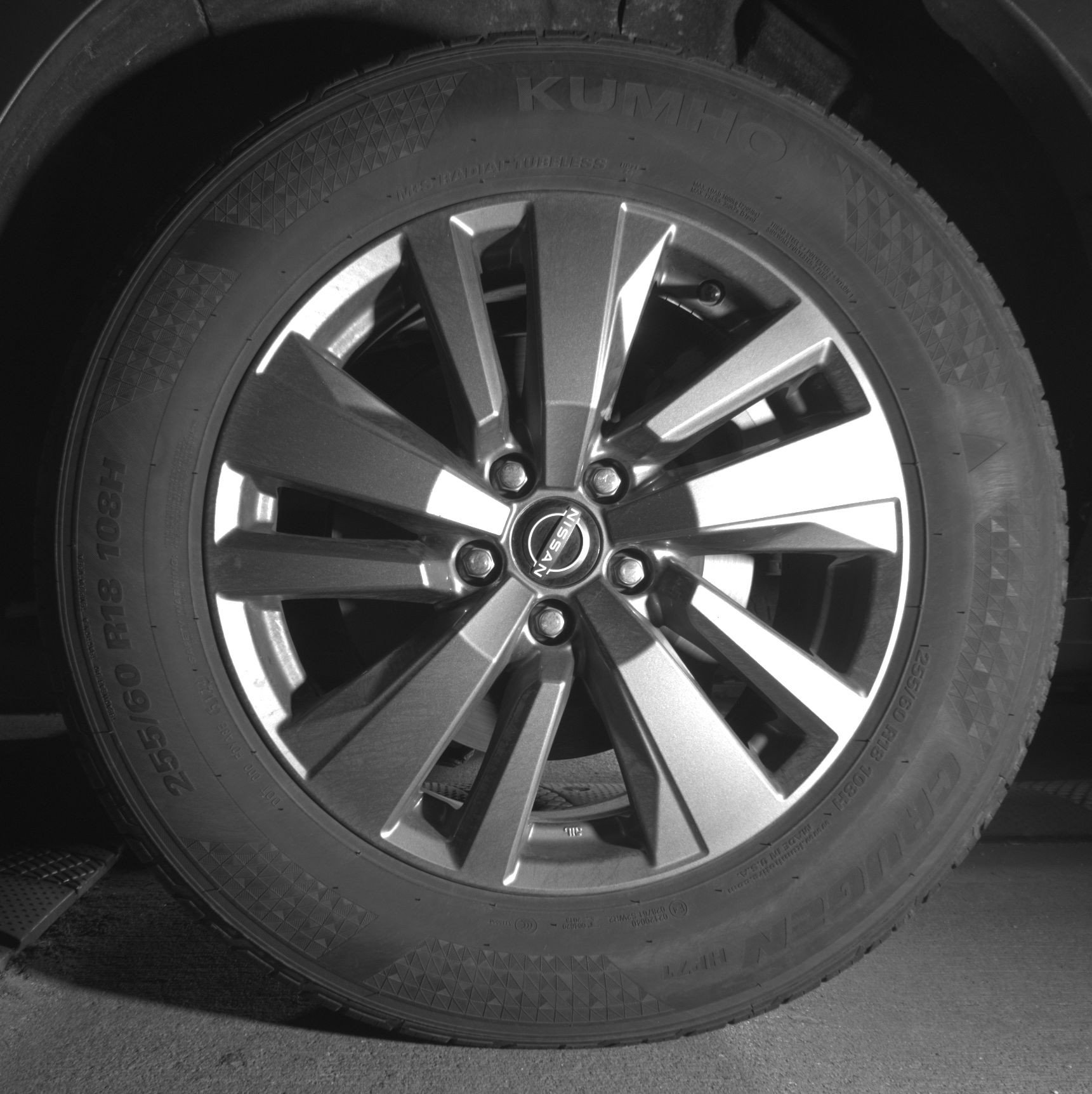Used 2025 Nissan Pathfinder SV FWD image 14