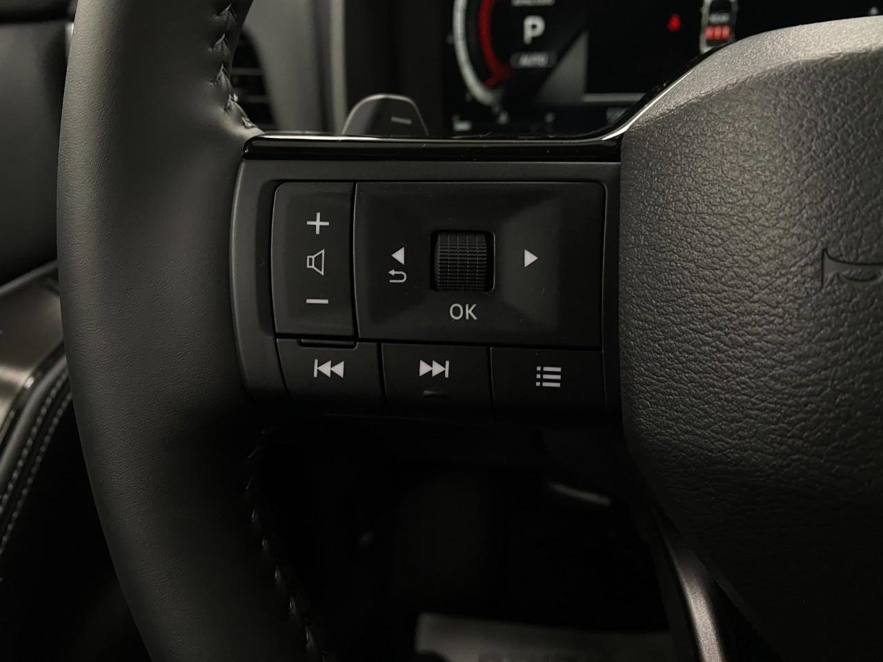 Used 2025 Nissan Rogue Platinum image 18