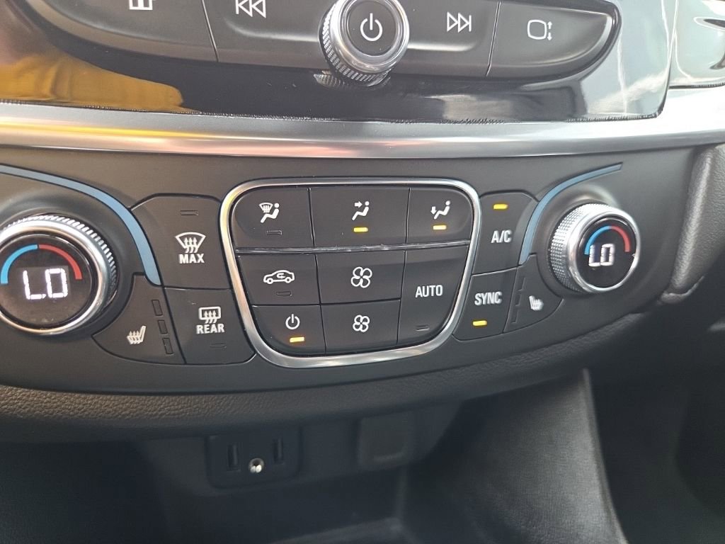 Used 2023 Chevrolet Traverse LT FWD image 43