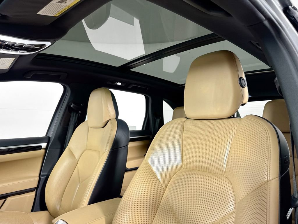 Used 2016 Porsche Cayenne S image 27