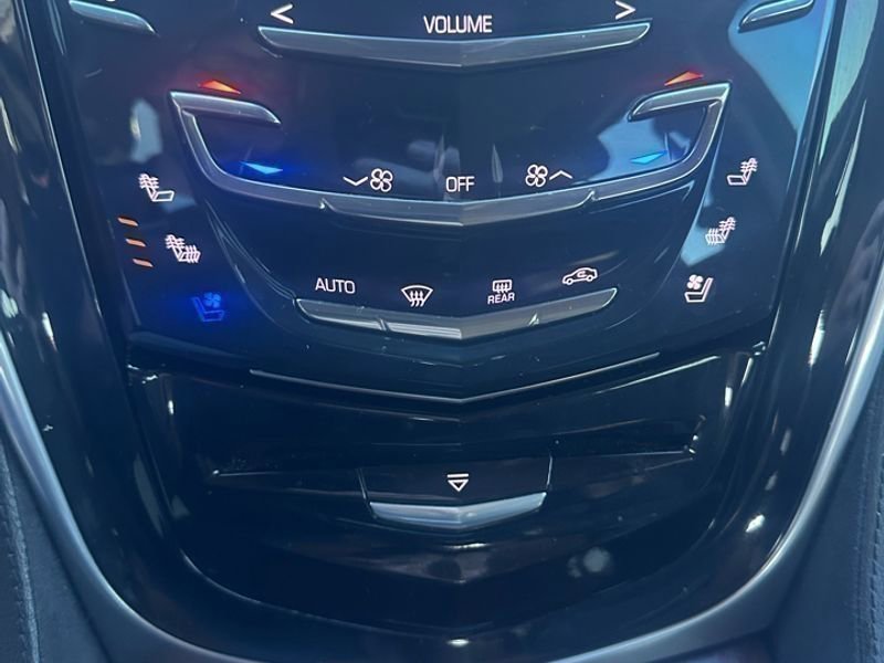 Used 2020 Cadillac Escalade Luxury image 18