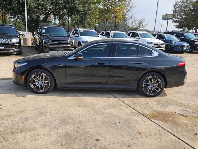 Used 2025 BMW i5 eDrive40i w/ Premium Package image 9