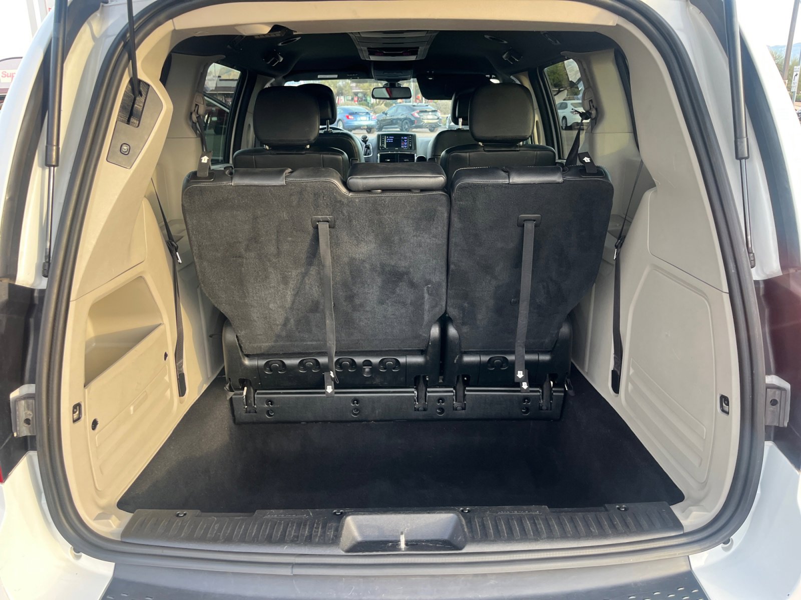 Used 2018 Dodge Grand Caravan SXT w/ Driver Convenience Group image 33