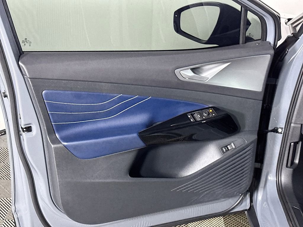 Certified 2025 Volkswagen ID.4 Pro S image 10